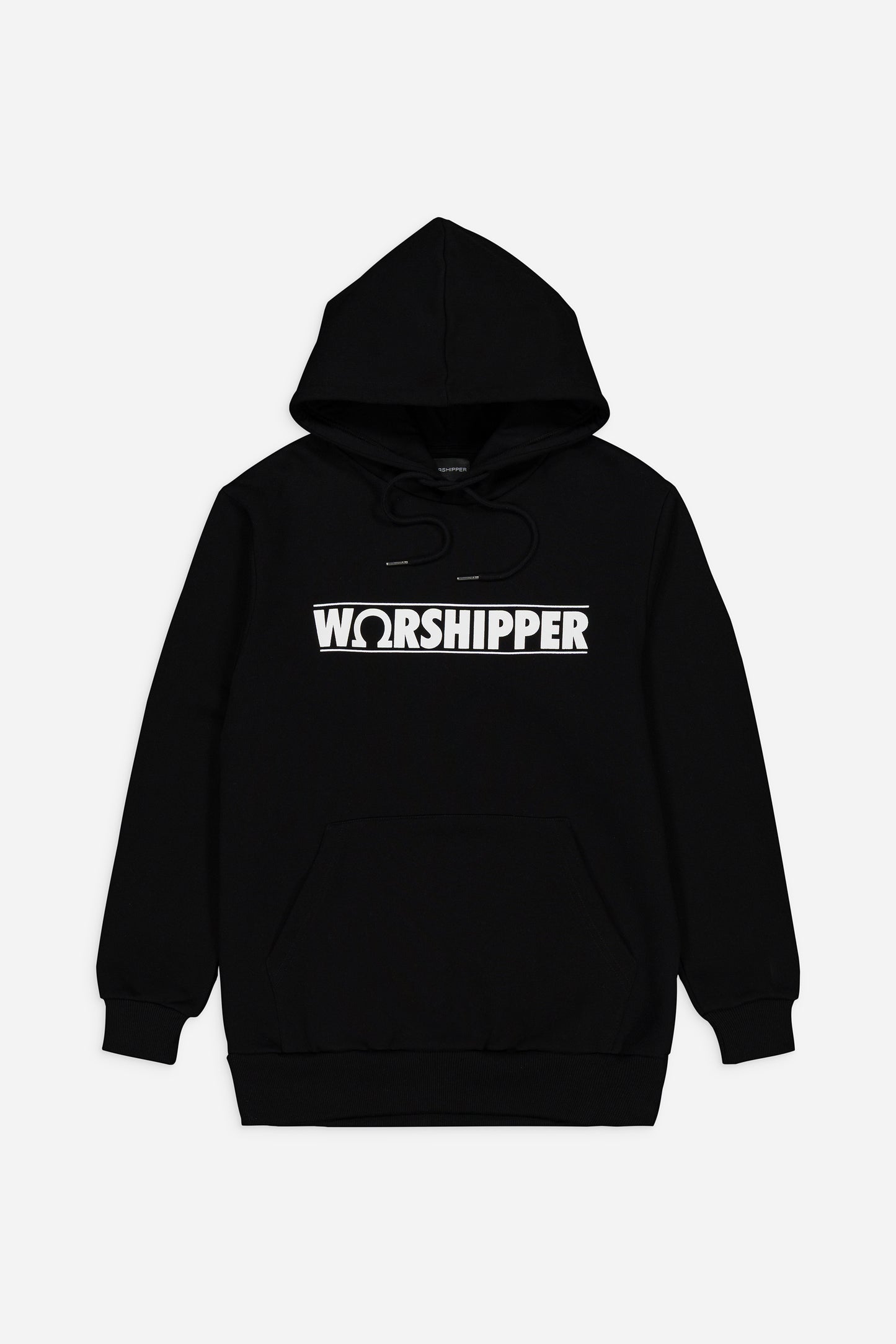 Le sweat à capuche noir de Worshipperlifestyle est un modèle slim en coton biologique, orné du symbole « WORSHIPPER » (O comme Ω) imprimé en gras sur la poitrine. Il est doté d'une poche avant et d'un cordon de serrage au col pour plus de confort et de style.